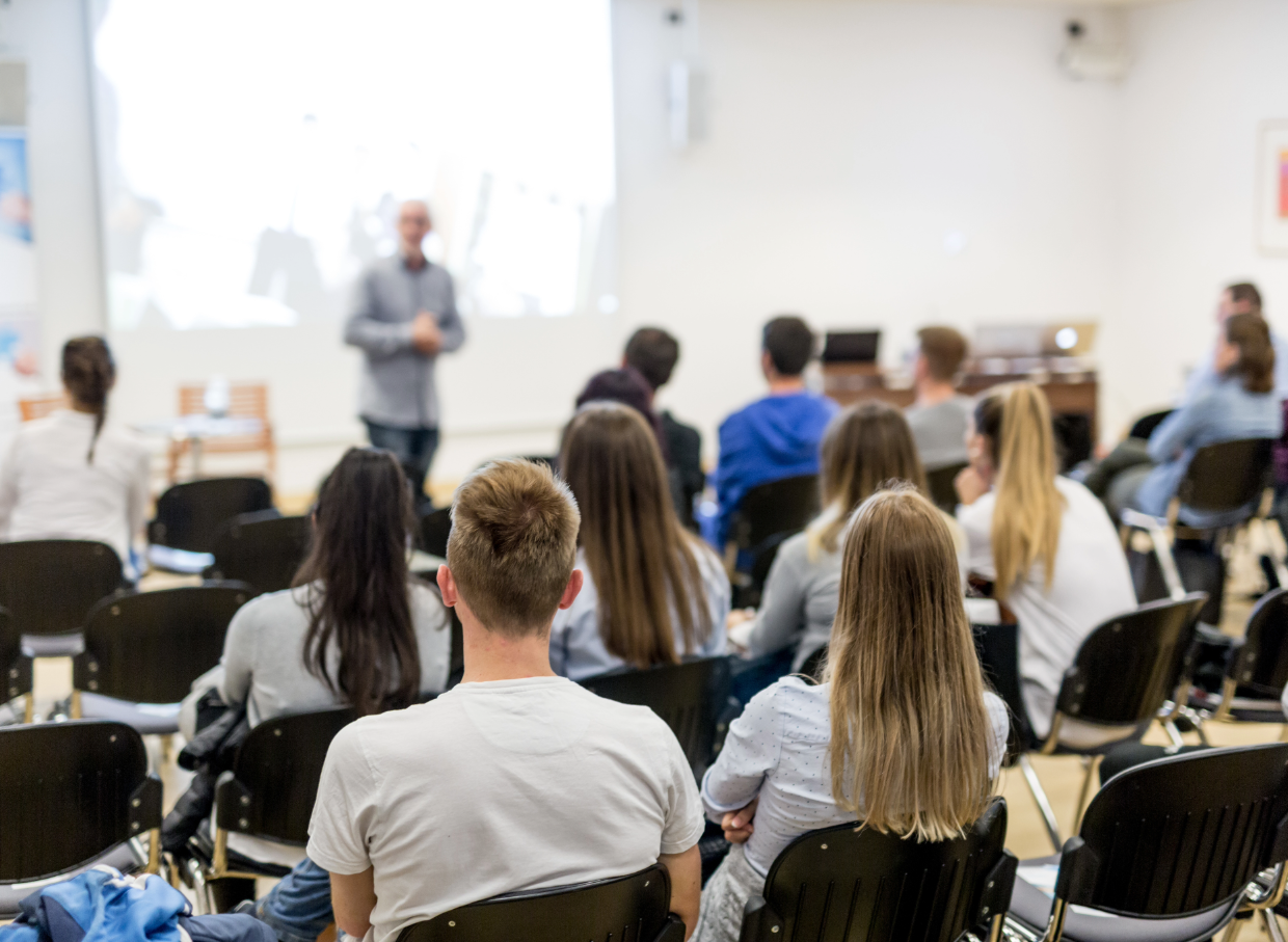 Choosing the Right Course and University Abroad: Your Complete Guide